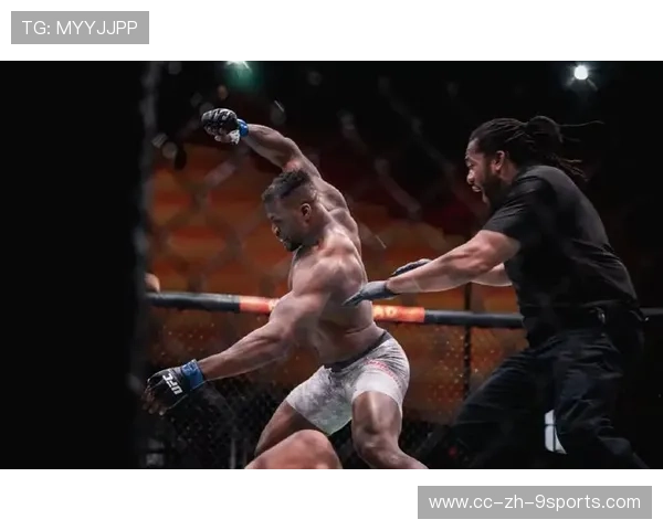 UFC重拳直接打掉牙齿，解说吓到语调破音